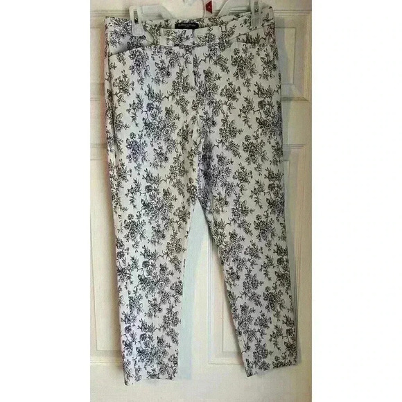MARIO SERRANI, ITALY WOMEN'S 6 PANTS, STRETCH, WHITE & NAVY FLORAL PRINT, NWOT - Picture 1 of 6